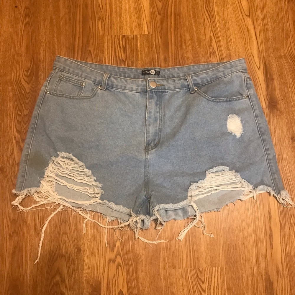 denim, distressed shorts! high waisted of course